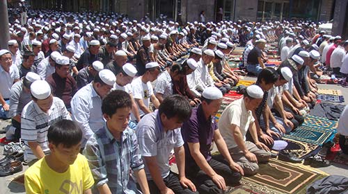 Hui muslims praying